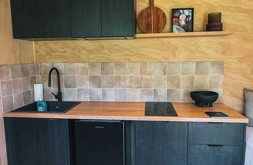 Middle Pocket Cabin | The Vale Casita & Animal Sanctuary, Fired Hot Tub + Natural Pool/Pet Friendly