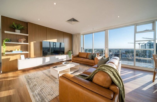 Adelaide Central Business District Apartment | The Views Penthouse - Cityscape & Parkland Scenery