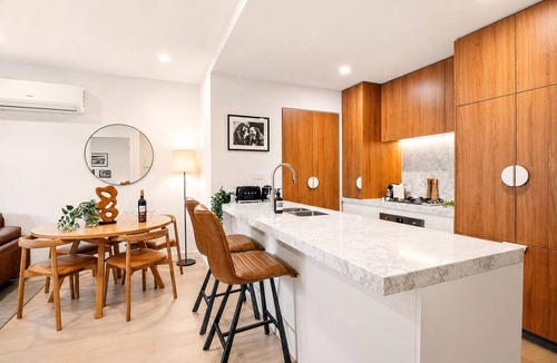West Melbourne Apartment | The Vinyl Abode | Free Parking + 5-Minute CBD Walk