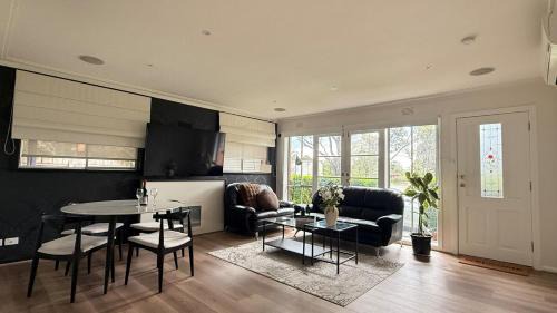 Wantirna House | The Wantirna Retreat - Welcoming Family Home