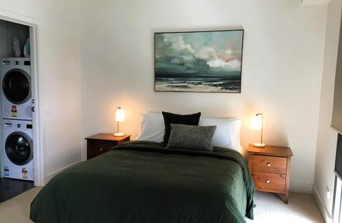 Geelong Apartment | THE WATERFRONT APARTMENTS 1 Bedroom Executive Apartment with Courtyard Views located on the Geelong Waterfront - 4401
