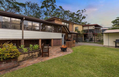 Culburra Beach House | The Waters Edge - Pet Friendly with Fire Pit