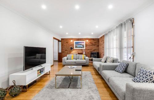 Culburra Beach House | The Waters Edge - Pet Friendly with Fire Pit