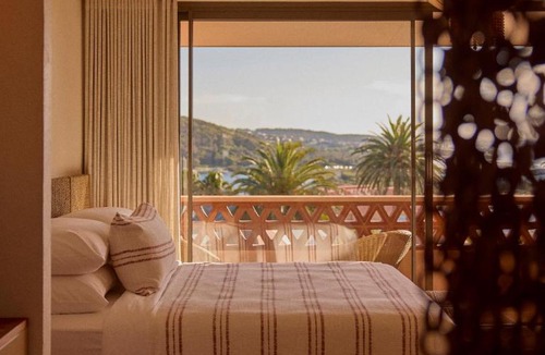 Narooma Hotel | The Whale