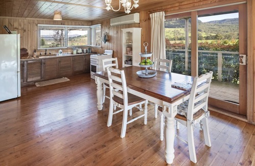 Barrengarry Cottage | The Willows - complimentary bottle of wine and cheese plate