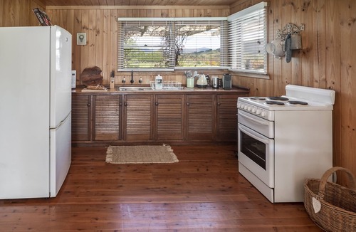 Barrengarry Cottage | The Willows - complimentary bottle of wine and cheese plate