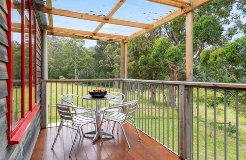 Kettering Apartment | The Wine Loft Family Stay at Herons Rise Vineyard