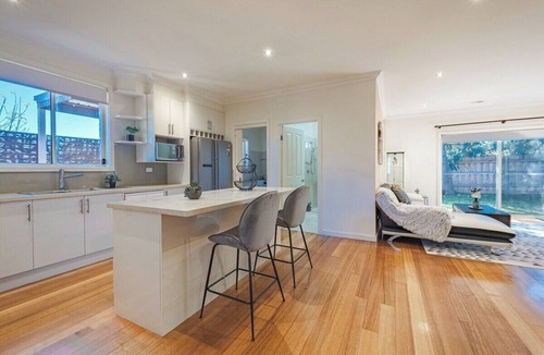Nunawading House | This house is a 3 bedroom(s), 2 bathrooms, located in Nunawading, VIC.
