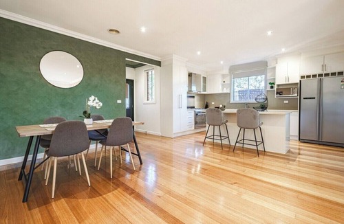 Nunawading House | This house is a 3 bedroom(s), 2 bathrooms, located in Nunawading, VIC.