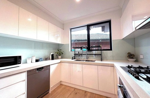 Glen Waverley House | This house is a 4 bedroom(s), 3.5 bathrooms, located in Glen Waverley, VIC.