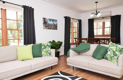 Canobolas House | Thornleigh Cottage - Countryside Escape