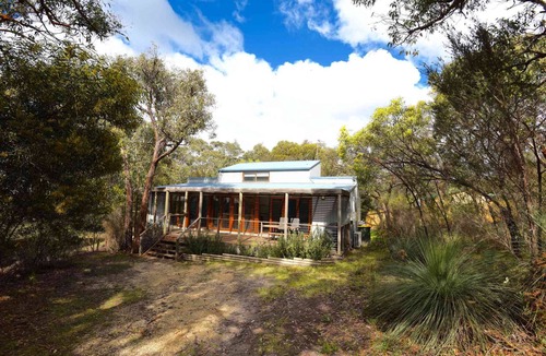 Anglesea House | Three Bedroom Bushland House
