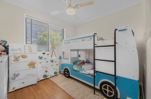 West Gosford House | Three bedroom house in Gosford,close to M1, Brisbane Water, Stadium