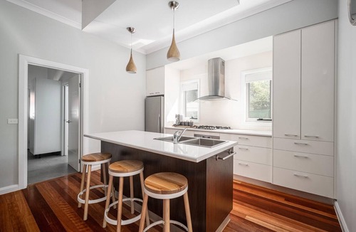Bright House | Three Sisters - Three Sisters has been designed and renovated with a strong appreciation of its surrounds and the importance of spending time with your nearest and dearest.