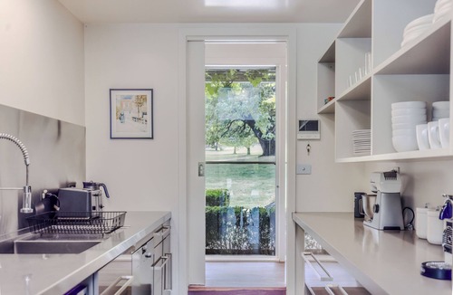 Mount Macedon House | Thule Country Estate | Sleeps 12 | Private Lake, Pool & Farm | 45 mins Melbourne