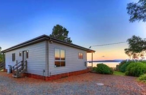 Dover Apartment | Tides Reach, absolute waterfront