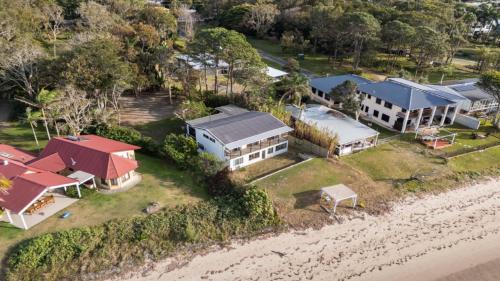 Beachmere House | Time to Drift, Time to Reset