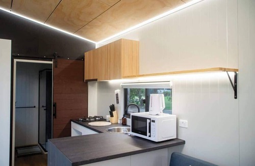 Canoelands House | Tiny Home Scenic National Park Views Serenity