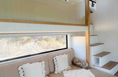 Agnes Water Cabin | Tiny house, big views- native bush setting, 5 mins to beach!