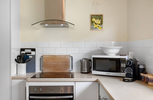 Toorak Gardens Apartment | Toorak Escape—Serene Stay near Burnside Village