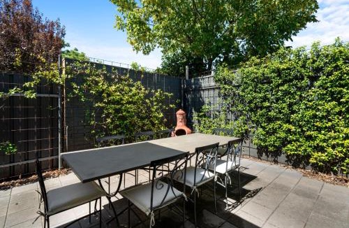 Toorak Gardens Apartment | Toorak Escape - Serene Stay near Burnside Village