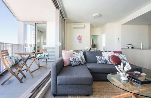 Tempe Apartment | Top Floor 2BR Pool, Gym, Parking | Airport, City