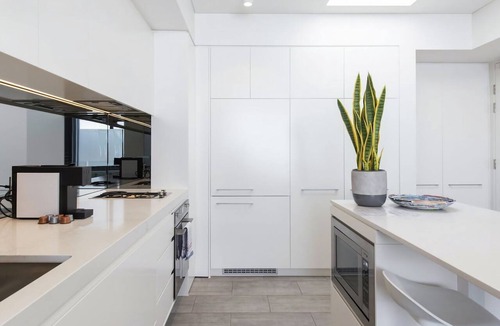 Bondi Beach Apartment | Top Floor Bondi Retreat Near Beach, Cafes & Dining