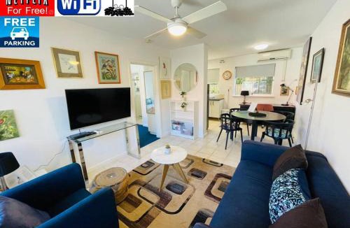 Crawley Apartment | TOP LOCATION CONVENIENT QUIET WIFI NETFLIX WINE