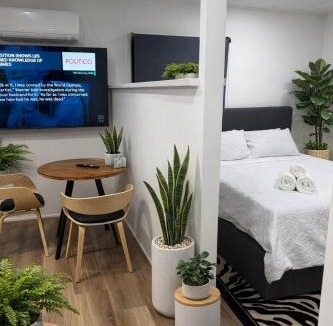Rocklea Apartment | Top Rated Luxury Studio Retreat with Free Private Parking