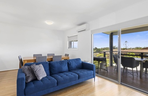 Woolgoolga House | Top Town Terrace - short walk to town center