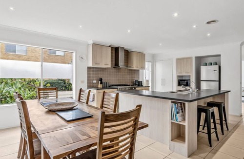 Torquay House | Torquay Pacific Escape Groups, Golf & Beach