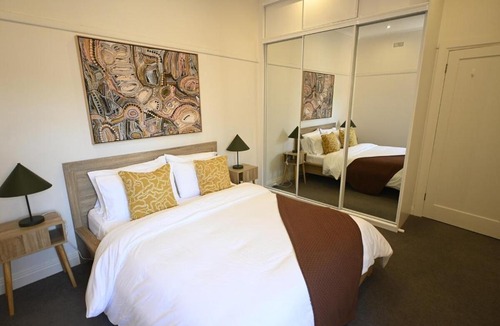 Glen Iris Apartment | Townhouse in Glen Iris