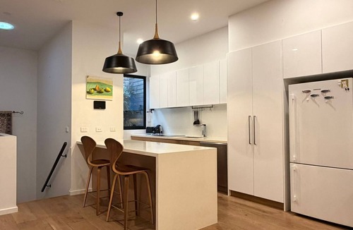 Richmond North House | Townhouse with outdoor deck, inner city Melbourne near MCG and Australian Open