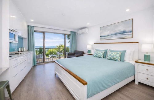North Ward Apartment | Townsville Strand Studio Apartment with Ocean Views Pool & Parking
