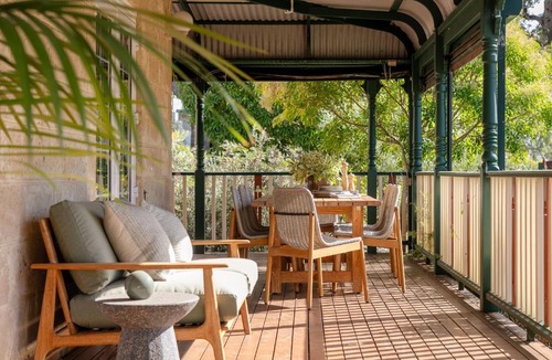 Eagle Bay House | Tracks End I Private Properties