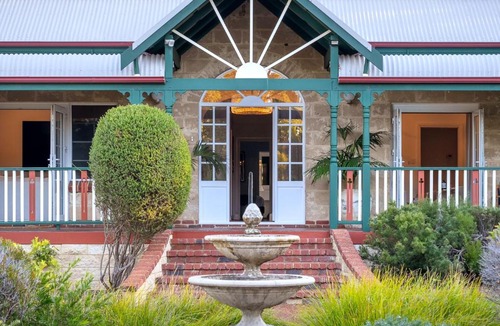 Eagle Bay House | Tracks End I Private Properties