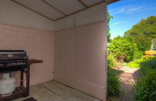 Port Fairy Cottage | Traditional historic cottage in a central location.