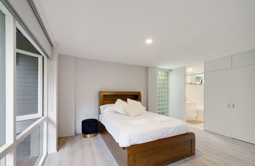 Sydney House | Tranquil Bush Retreat with Pool