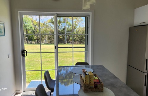Geilston Bay Apartment | Tranquil Bush Setting Apartment Hobart 2 Bedroom. Pet friendly.