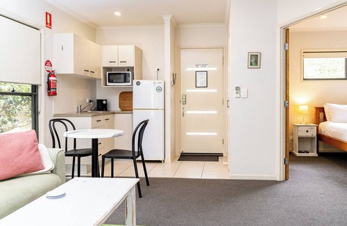Maleny Cabin | Tranquil Getaways On Obi Maleny - Riverside Villa in nature yet walk to town.