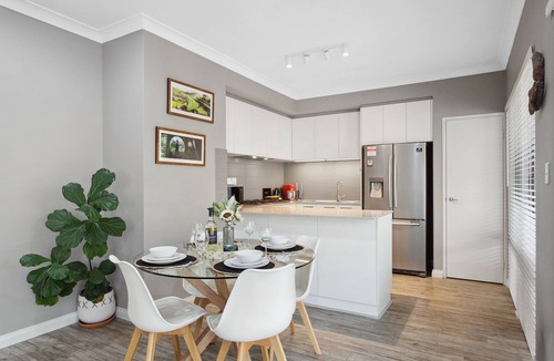 Maida Vale Cottage | Tranquil Gumnut Cottage, close to Airport.