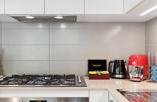 Maida Vale Cottage | Tranquil Gumnut Cottage, close to Airport.