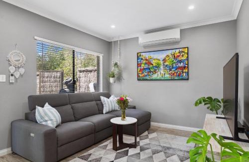 Maida Vale Villa | Tranquil Gumnut Cottage - Close to Airport