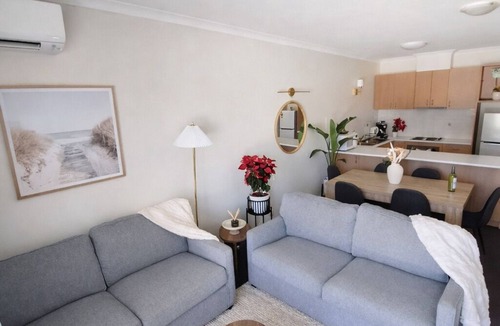 Halls Head Apartment | Tranquil luxury 1-bedroom apartment - partial canal views charming Halls Head