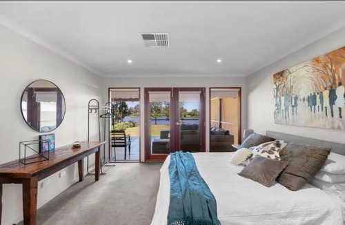 Kirwans Bridge House | Tranquil River Retreat