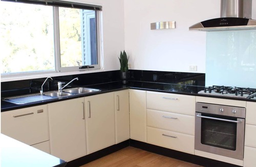 Riverside House | Tranquil Stay by the Tamar