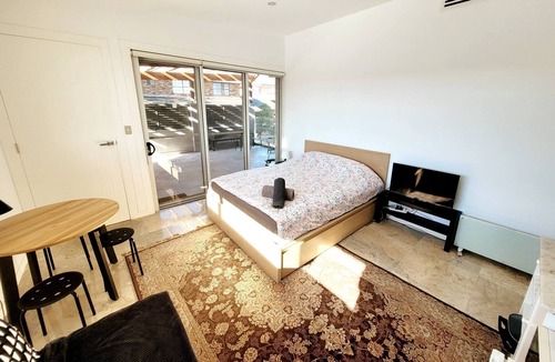 Bella Vista Apartment | Tranquil Studio Flat Bella Vista