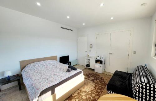 Bella Vista Apartment | Tranquil Studio Flat Bella Vista