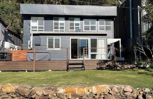 Patonga House | Tranquil waterfront home