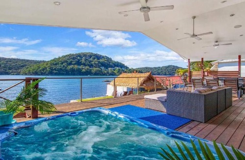 Woy Woy Apartment | Tranquility with Spa & Jetty